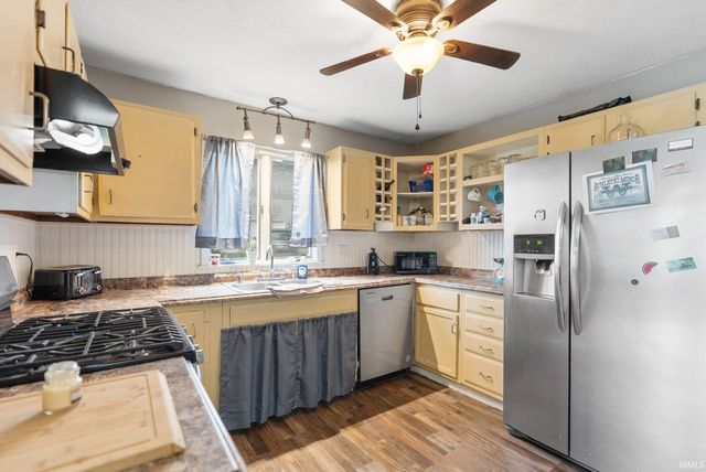 6907 E South Barbee Drive, Pierceton, IN 46562