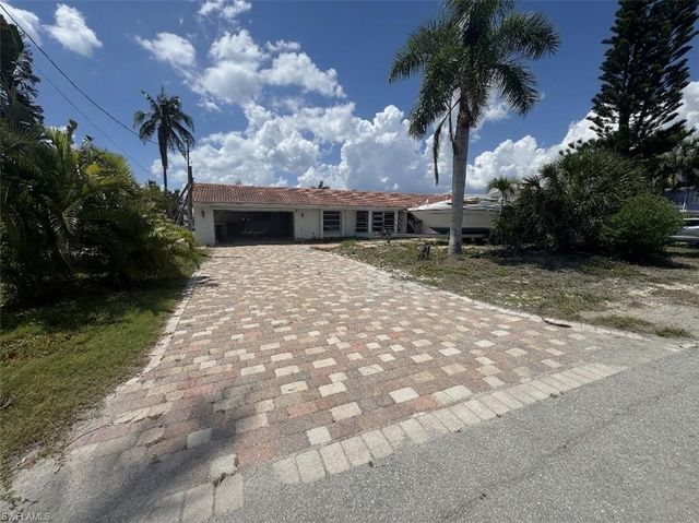 139 Ibis ST, Fort Myers Beach, FL 33931