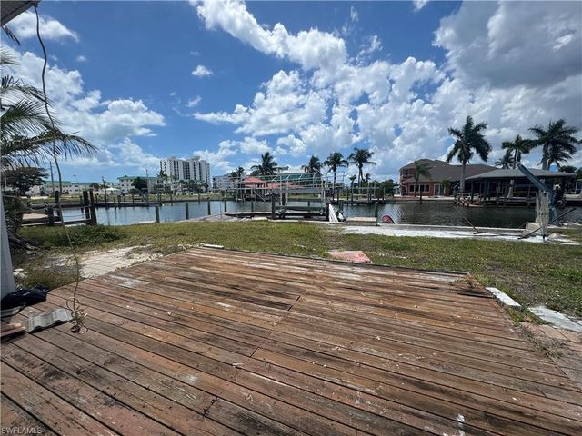 139 Ibis ST, Fort Myers Beach, FL 33931