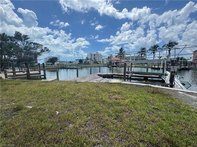 139 Ibis ST, Fort Myers Beach, FL 33931