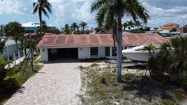 139 Ibis ST, Fort Myers Beach, FL 33931