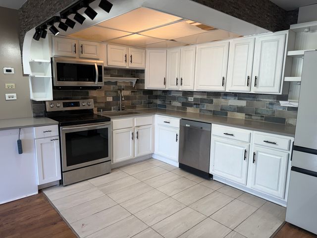 6700 S Brainard Avenue 411, Countryside, IL 60525