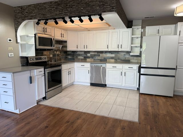 6700 S Brainard Avenue 411, Countryside, IL 60525