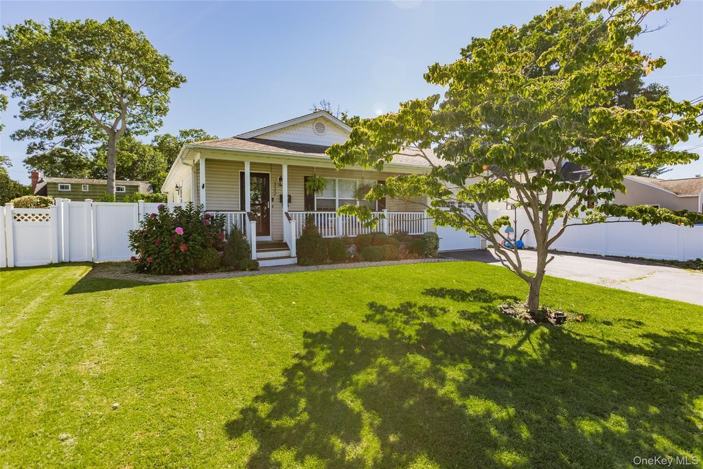 332 Myrtle Avenue, West Islip, NY 11795 — exterior