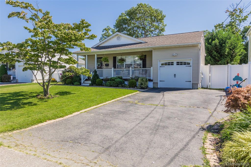 332 Myrtle Avenue, West Islip, NY 11795 — photo 2