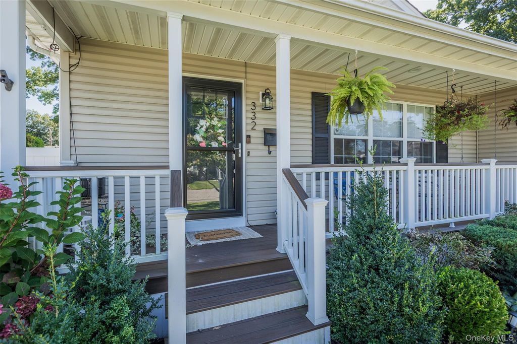 332 Myrtle Avenue, West Islip, NY 11795 — photo 3