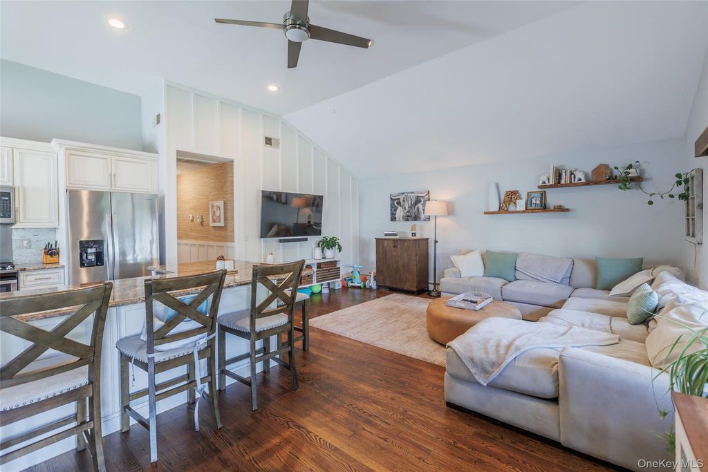 332 Myrtle Avenue, West Islip, NY 11795 — photo 4