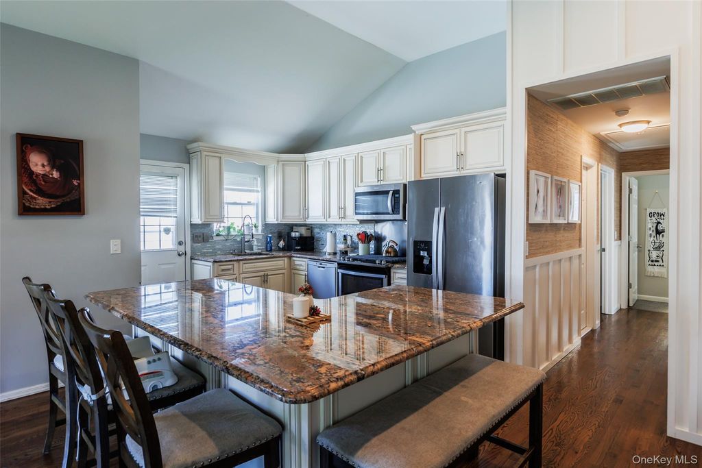332 Myrtle Avenue, West Islip, NY 11795 — photo 5