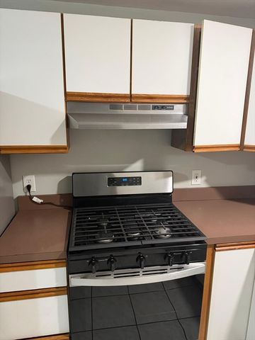 61 Tracey St 2, Peabody, MA 01960