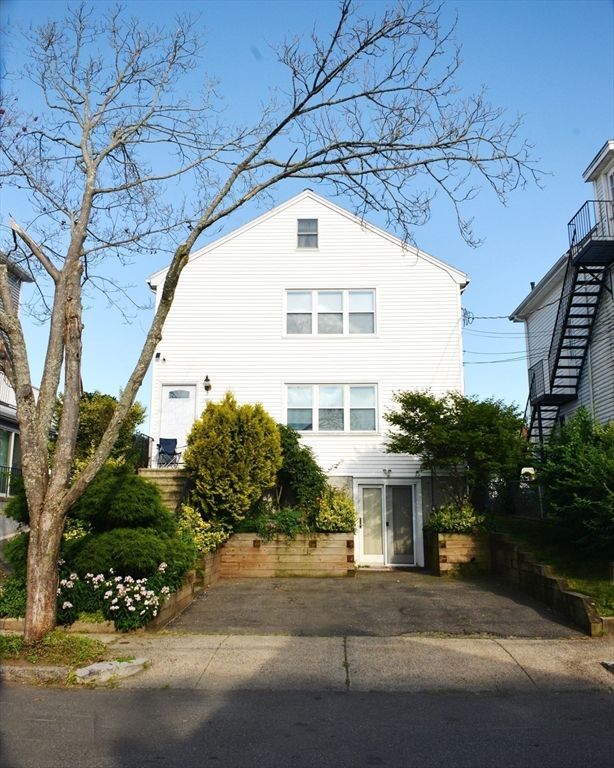 61 Tracey St 2, Peabody, MA 01960