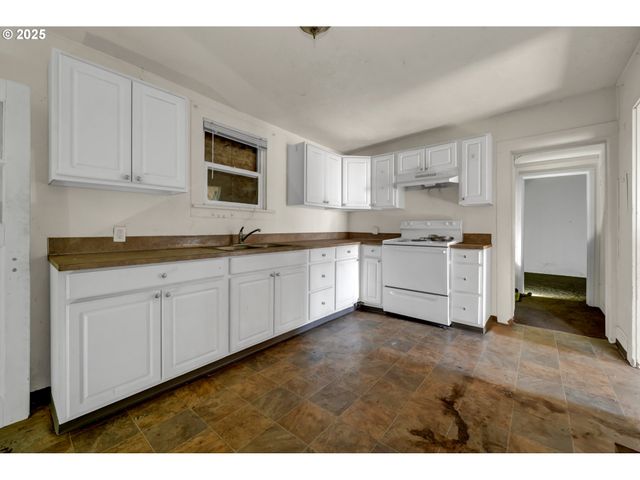 168 N CLEVELAND St, Eugene, OR 97402