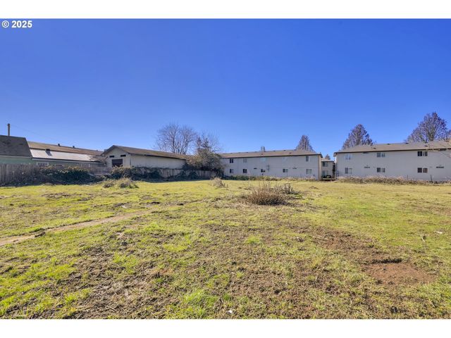 168 N CLEVELAND St, Eugene, OR 97402