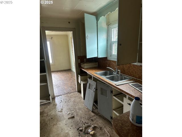 168 N CLEVELAND St, Eugene, OR 97402