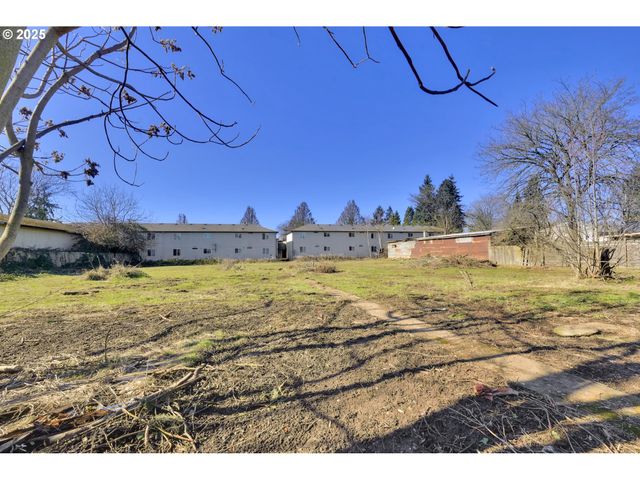 168 N CLEVELAND St, Eugene, OR 97402