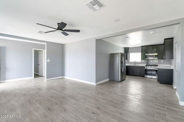 219 W PASEO Way, Phoenix, AZ 85041