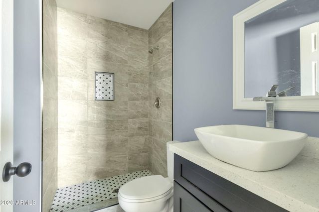 219 W PASEO Way, Phoenix, AZ 85041