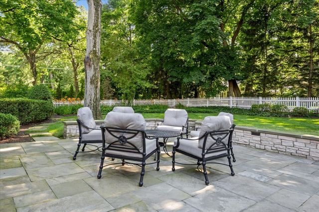 464 Oakwood Avenue, Lake Forest, IL 60045
