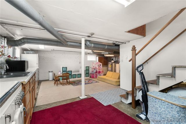 117 Allhands Avenue, Sellersburg, IN 47172