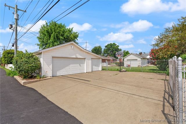 117 Allhands Avenue, Sellersburg, IN 47172