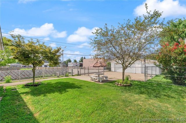 117 Allhands Avenue, Sellersburg, IN 47172