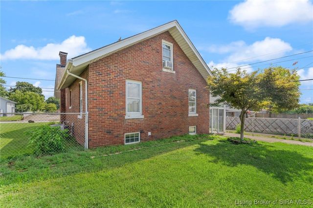 117 Allhands Avenue, Sellersburg, IN 47172