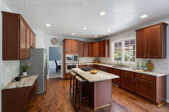 25035 Samoset Court, Novi, MI 48374