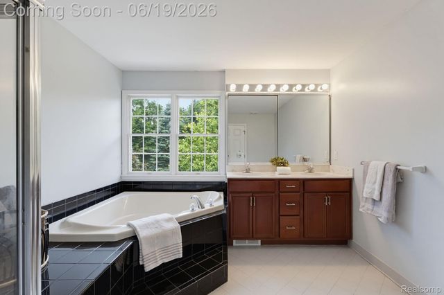 25035 Samoset Court, Novi, MI 48374