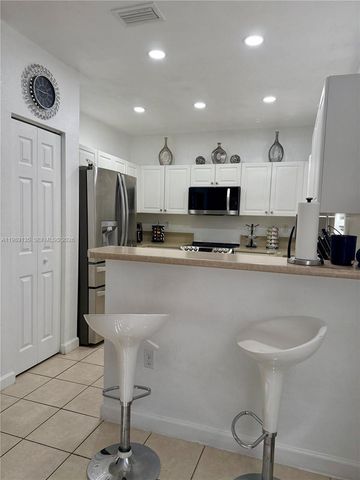 909 NE 42nd Ave, Homestead, FL 33033