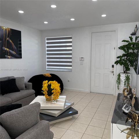 909 NE 42nd Ave, Homestead, FL 33033