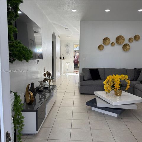 909 NE 42nd Ave, Homestead, FL 33033