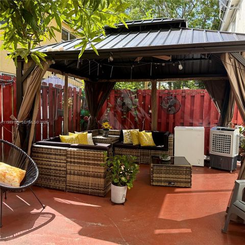 909 NE 42nd Ave, Homestead, FL 33033