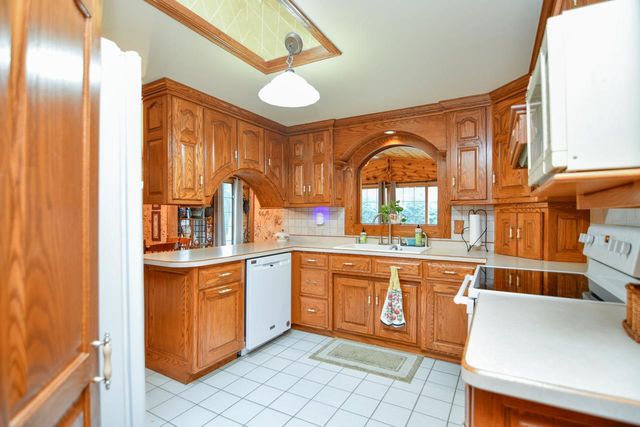 1441 LINDALE LANE, Green Bay, WI 54313
