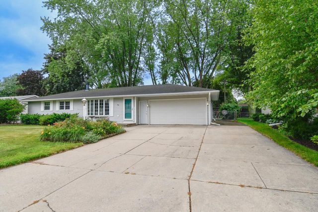 1441 LINDALE LANE, Green Bay, WI 54313
