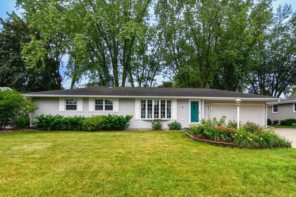 1441 LINDALE LANE, Green Bay, WI 54313