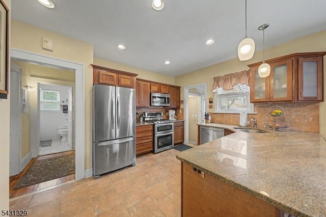 287 Madison Ave, New Milford Boro, NJ 07646