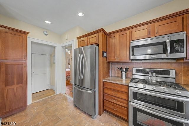 287 Madison Ave, New Milford Boro, NJ 07646