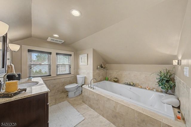 287 Madison Ave, New Milford Boro, NJ 07646