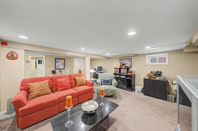 287 Madison Ave, New Milford Boro, NJ 07646