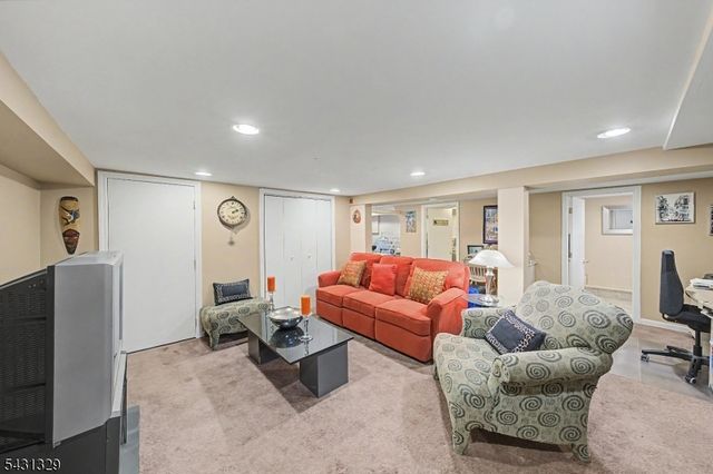 287 Madison Ave, New Milford Boro, NJ 07646