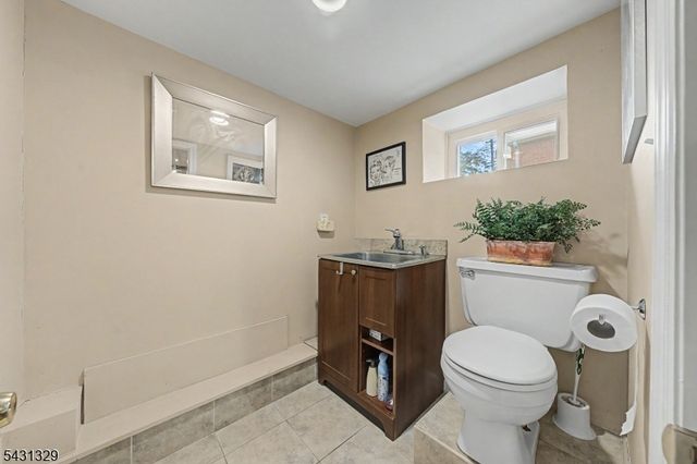 287 Madison Ave, New Milford Boro, NJ 07646