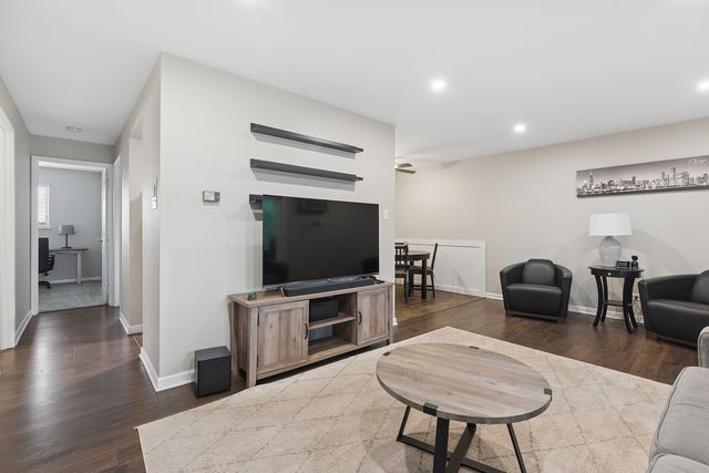 3943 W 104th Street 3B, Chicago, IL 60655