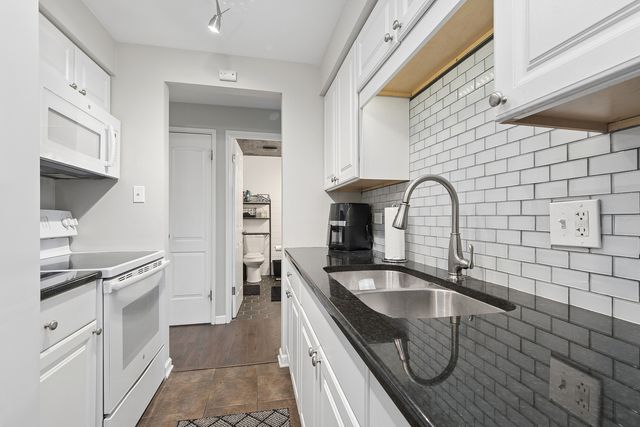 3943 W 104th Street 3B, Chicago, IL 60655