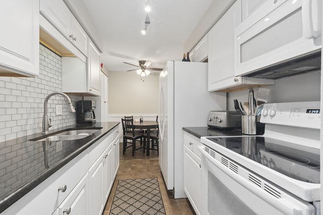 3943 W 104th Street 3B, Chicago, IL 60655