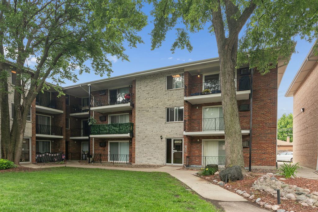 3943 W 104th Street 3B, Chicago, IL 60655
