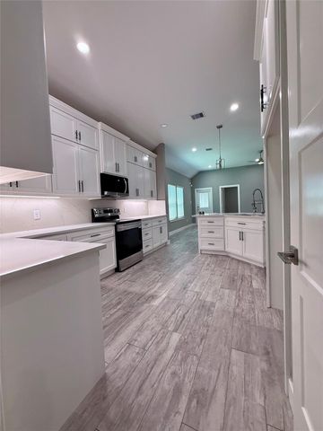 16119 Port O Call Street, Crosby, TX 77532