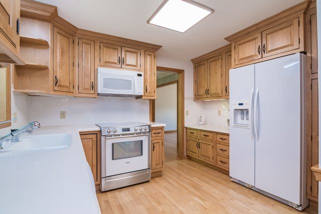 208 Rolling Ridge Rd, Amherst, MA 01002