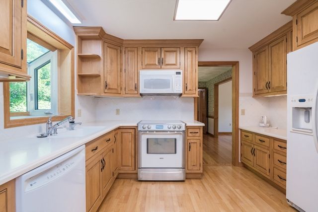 208 Rolling Ridge Rd, Amherst, MA 01002