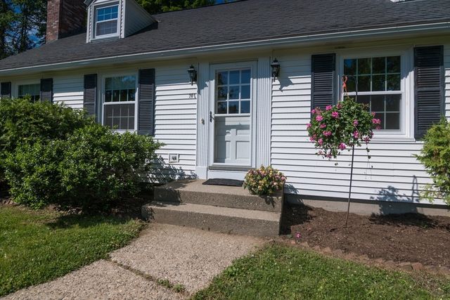208 Rolling Ridge Rd, Amherst, MA 01002