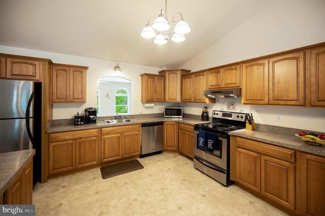 322 BIRCHSIDE CIR, Locust Grove, VA 22508