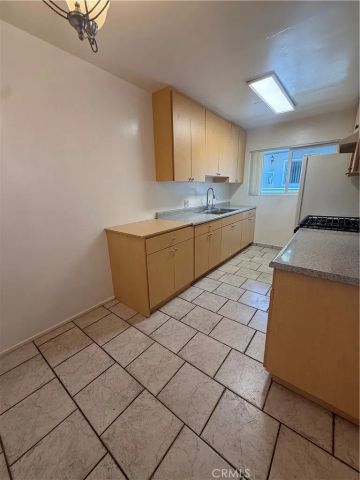 331 Cameron Place 7, Glendale, CA 91207